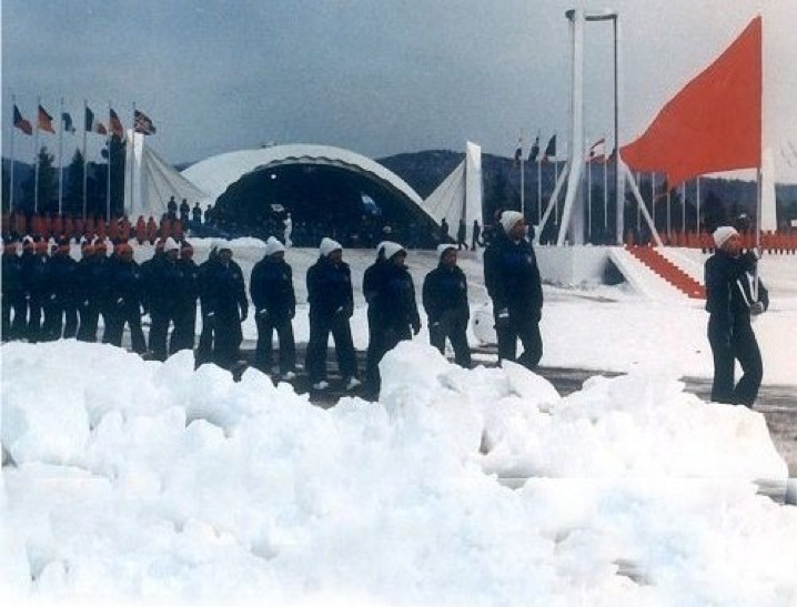 1980年，中国代表团首次参加冬奥会