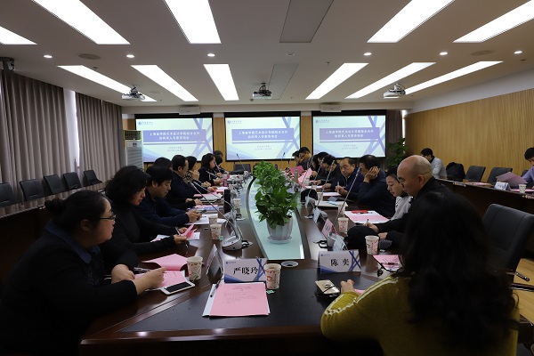 图为学院召开校企合作专家咨询座谈会