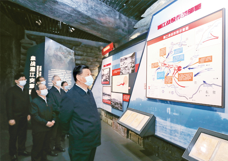 2021年4月25日至27日，中共中央总书记、国家主席、中央军委主席习近平在广西考察。这是25日上午，习近平在桂林市全州县，参观红军长征湘江战役纪念馆。新华社记者 鞠鹏/摄